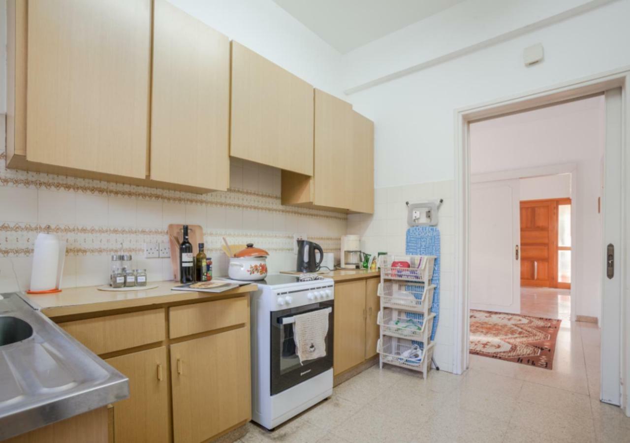 Sunny Family Home By The Beach ليماسول المظهر الخارجي الصورة